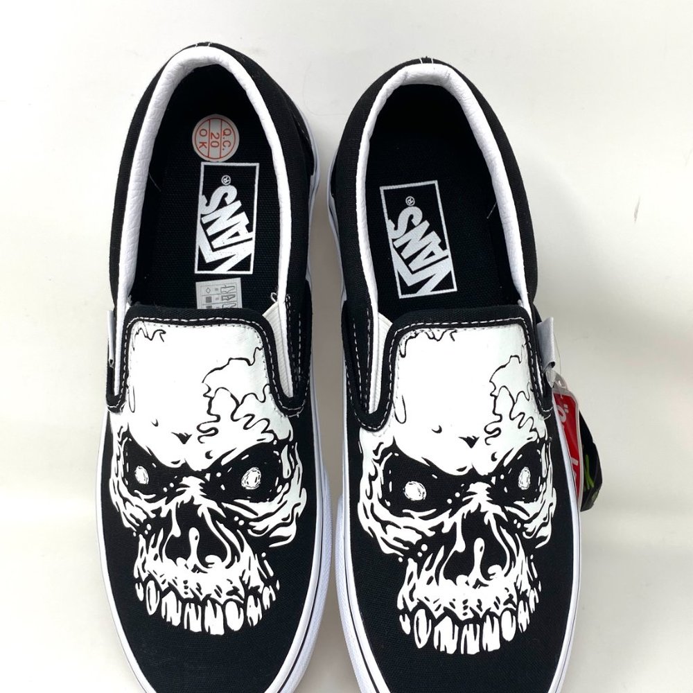 🎁 Santa Class Deal 🎁 VANS Classic Slip-On Tm Glow Skulls Black Womens Size 6.5 - Picture 4 of 12